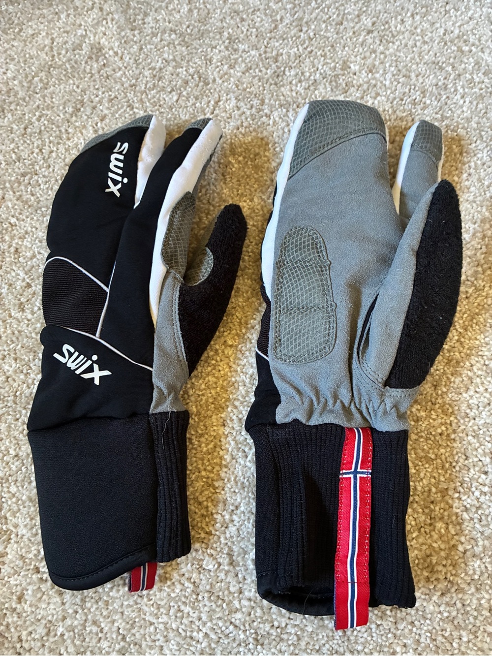 SWIX Size 7 3-Finger Split Mitten - Picture 2 of 3